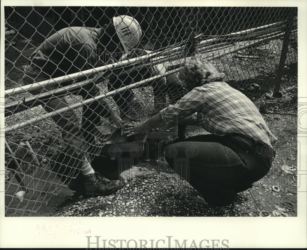 1982 Press Photo Little Hope Cafe serves lunch to Good Hope Refinery workers - Historic Images