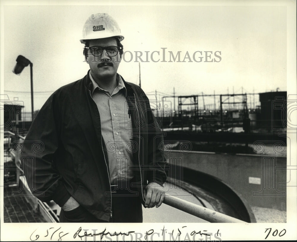 1982 Press Photo Good Hope refinery&#39;s plant manager Michael R. Rendrew - Historic Images