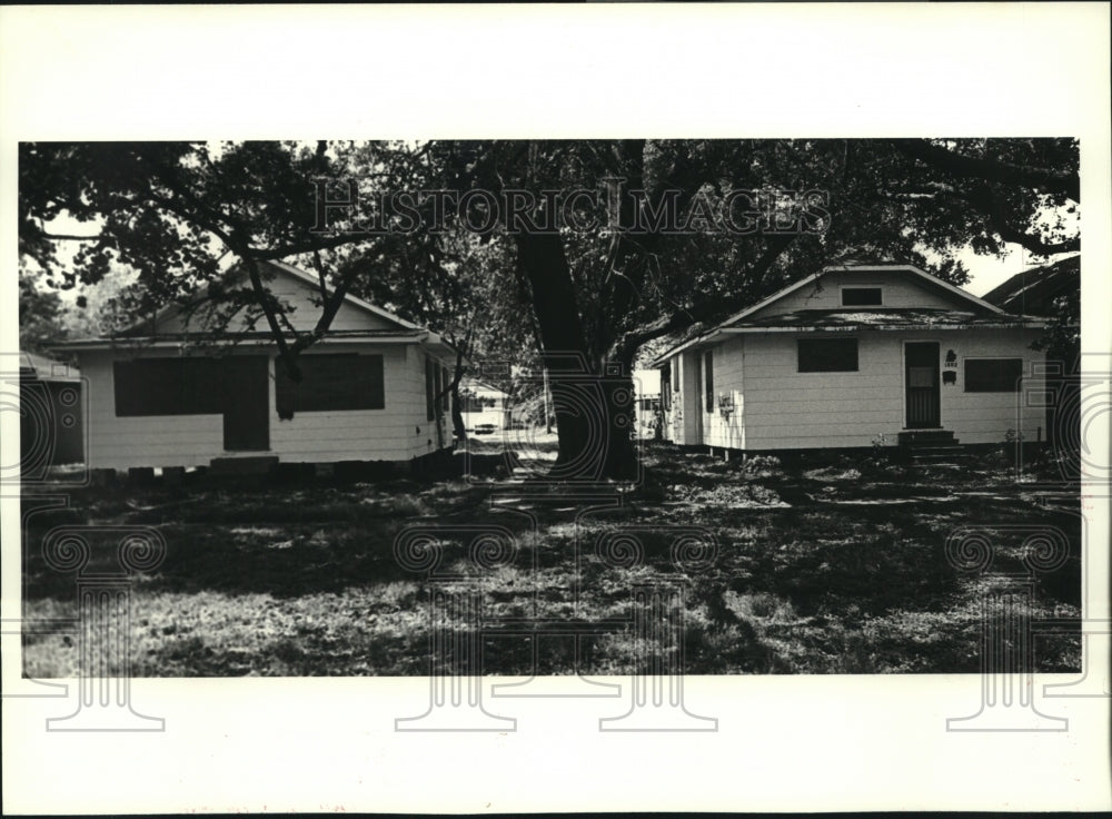 1988 Press Photo Boarded houses in Good Hope sold to Good Hope Refinery - Historic Images