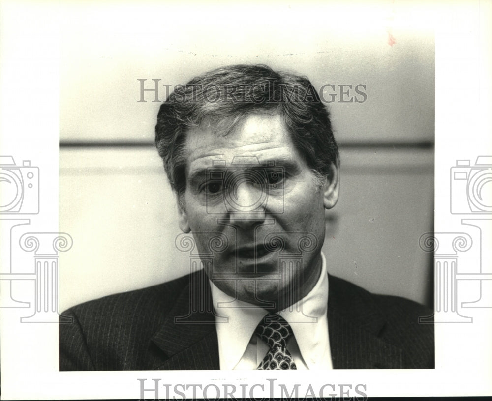 1988 Press Photo Dr. Robert Goodman of One Shell Square - Historic Images