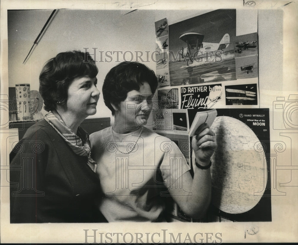 1970 Press Photo Dr. Sara Bryan and Dr. Mary L. Good of the Zonta Club - Historic Images