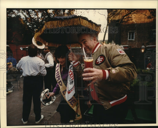 1990 Press Photo Maurice Gonzales, a Forty Niners fan from Millbrae, California - Historic Images