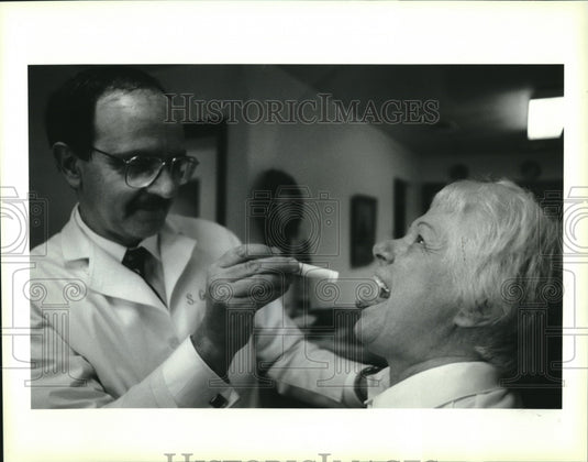 1994 Press Photo Housecalls-Dr. Gergatz checks Pauline Rosich's sore throat - Historic Images