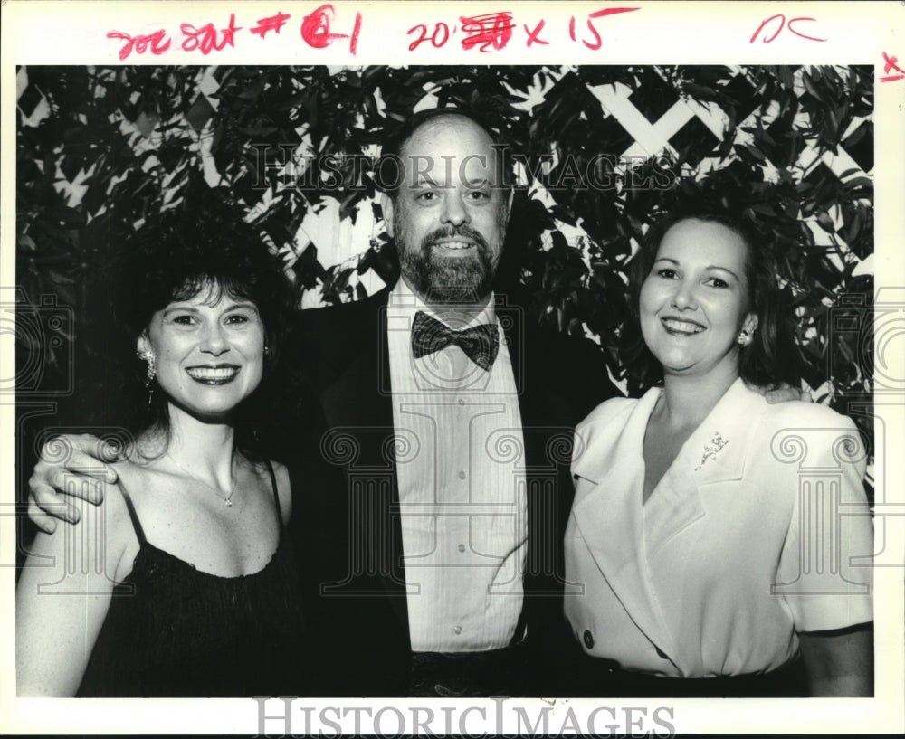 1993 Press Photo Dr Lisa Germain at Dental Convention with other Doctors - Historic Images