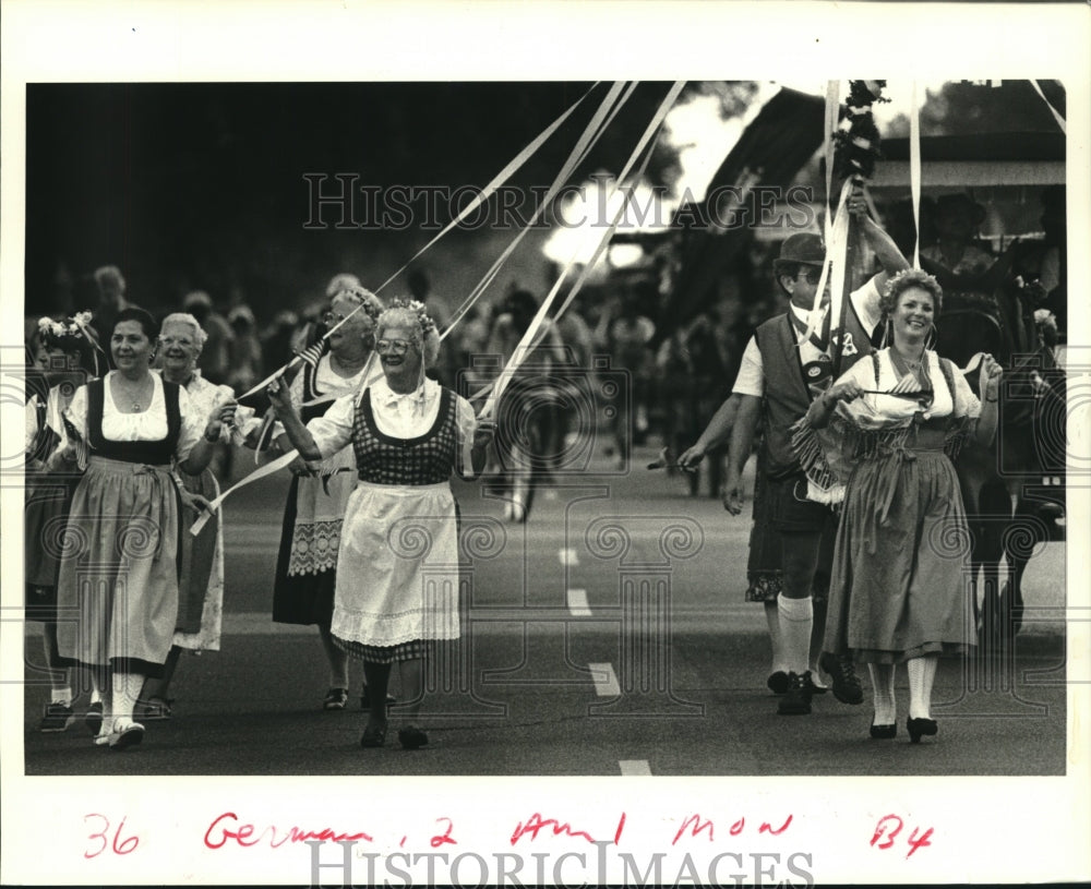 1987 Press Photo The German American Parade makes its way down Canal Street - Historic Images