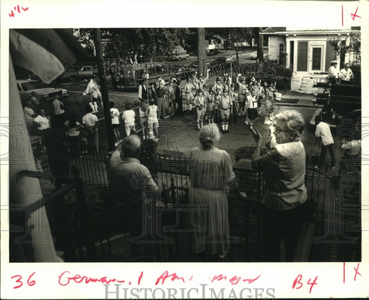 1987 Press Photo German American parade members at St. Patrick Street - Historic Images