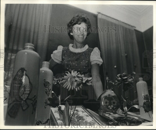 1975 Press Photo Mrs. Helga Harzog with Items handcrafted by Herself - Historic Images