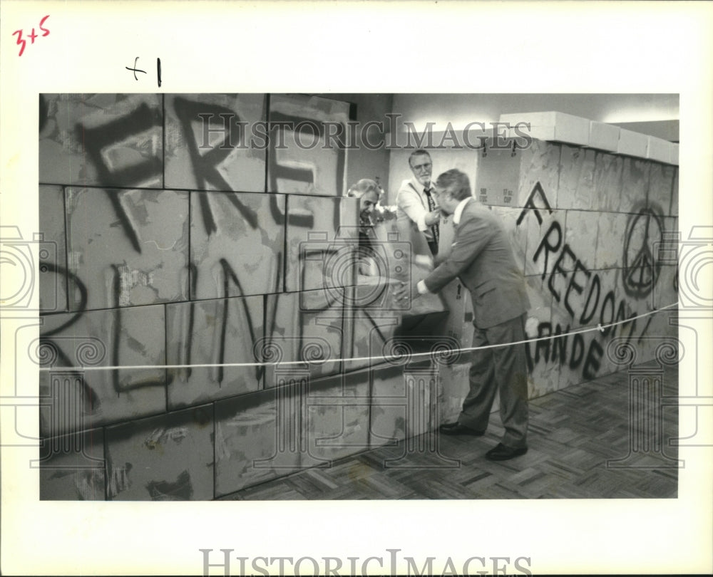 1989 Press Photo Opening of the 18th annual Seaman's Mission Christmas Bazaar - Historic Images