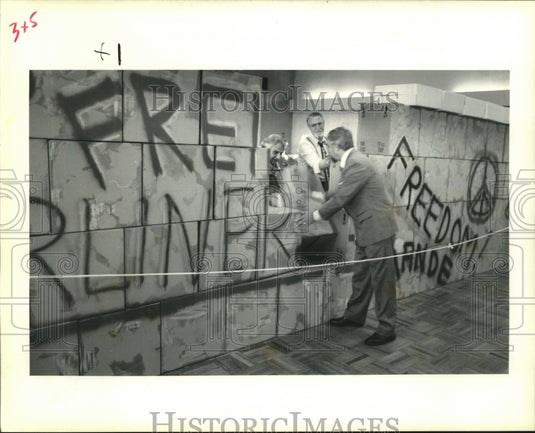 1989 Press Photo Opening of the 18th annual Seaman's Mission Christmas Bazaar - Historic Images
