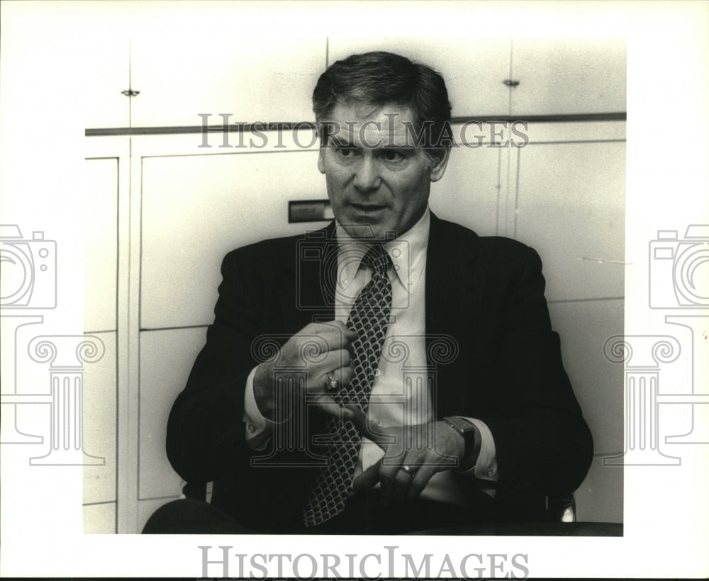 1988 Press Photo Dr. Robert Goodman at One Shell Square - nob21087 - Historic Images