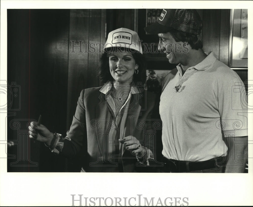 1984 Press Photo Phyllis George talks with Richard Todd - nob21105 - Historic Images