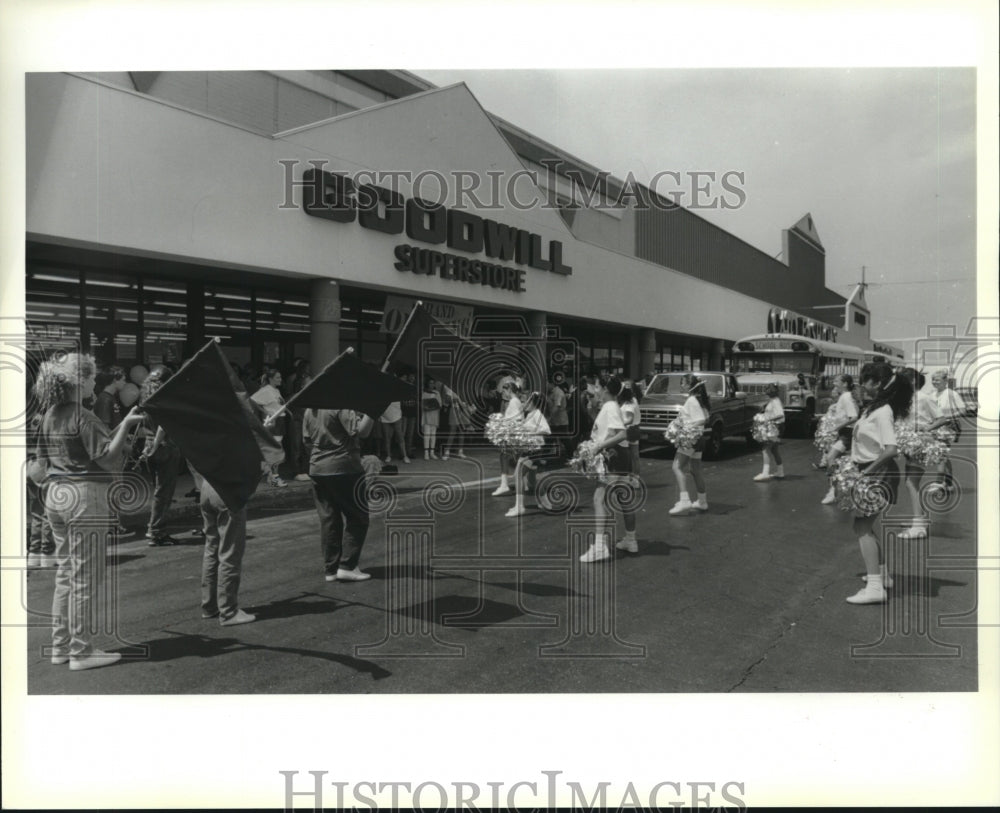 1995 Press Photo Opening of new Goodwill Superstore at W. Judge Perez ...
