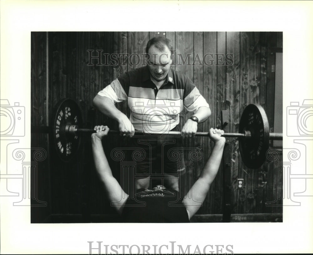 1992 Press Photo Crescent City football coach Wayne Gooden helps a player - Historic Images