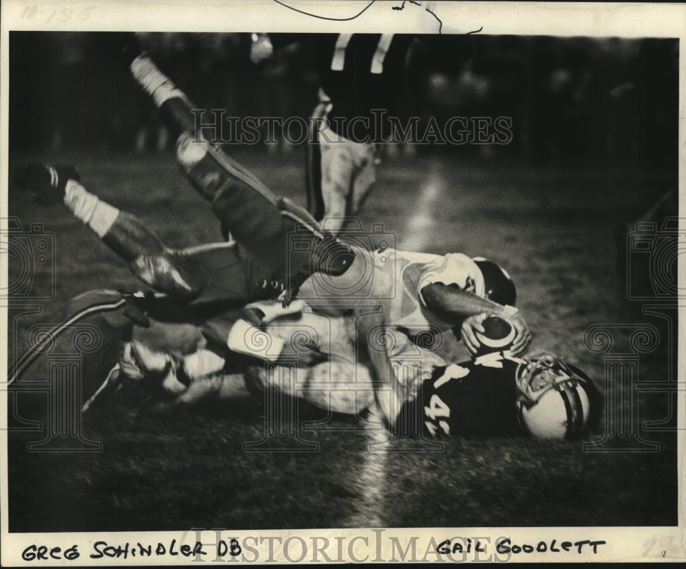 1977 Press Photo Football players in tackle-Gail Goodlett and Greg Schindler - Historic Images