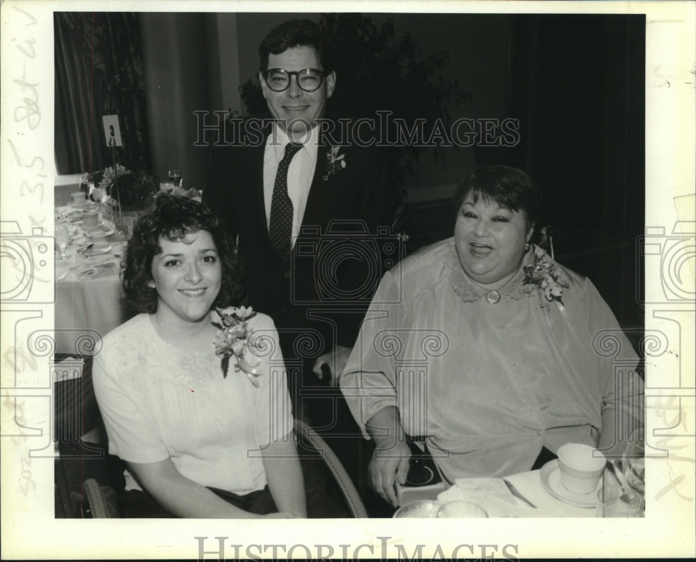 1989 Press Photo Attendees at Goodwill Party - nob21197 - Historic Images