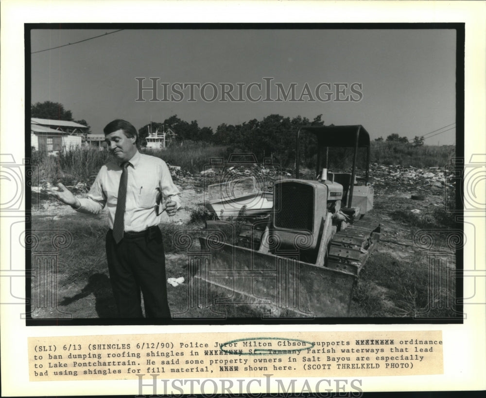 1990 Press Photo Police Juror Milton Gibson at shingle dumping site, St. Tammany - Historic Images