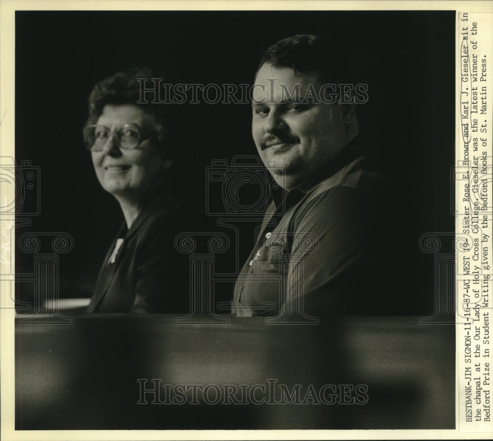 1987 Press Photo Sister Rose E. Brown &amp; Karl J. Giesler sit in the chapel. - Historic Images