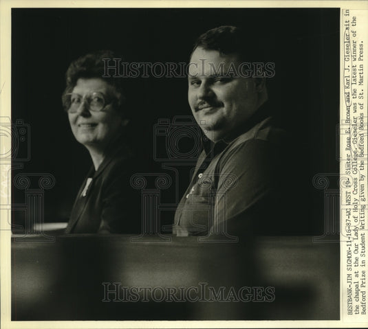 1987 Press Photo Sister Rose E. Brown & Karl J. Giesler sit in the chapel. - Historic Images