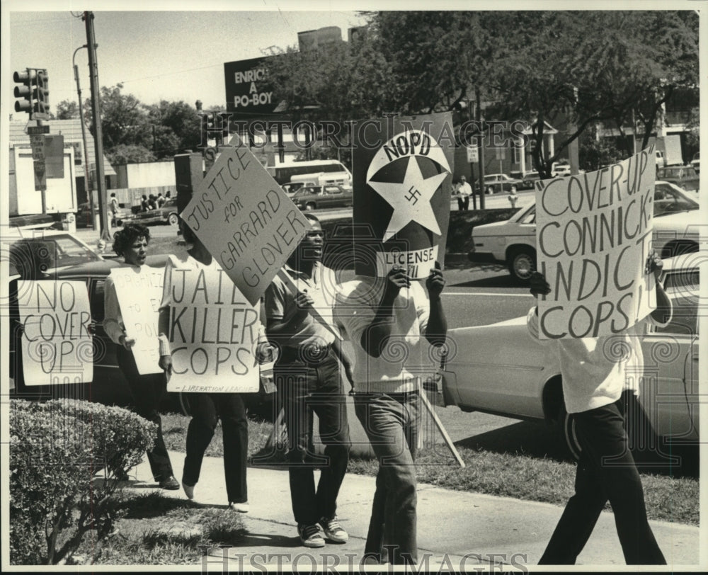 1983 Press Photo Protesters against shooting outside the Criminal Court building - Historic Images