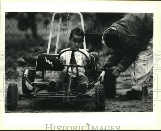 1991 Press Photo Skylar Bedford checks driver's seat of go-cart - Historic Images