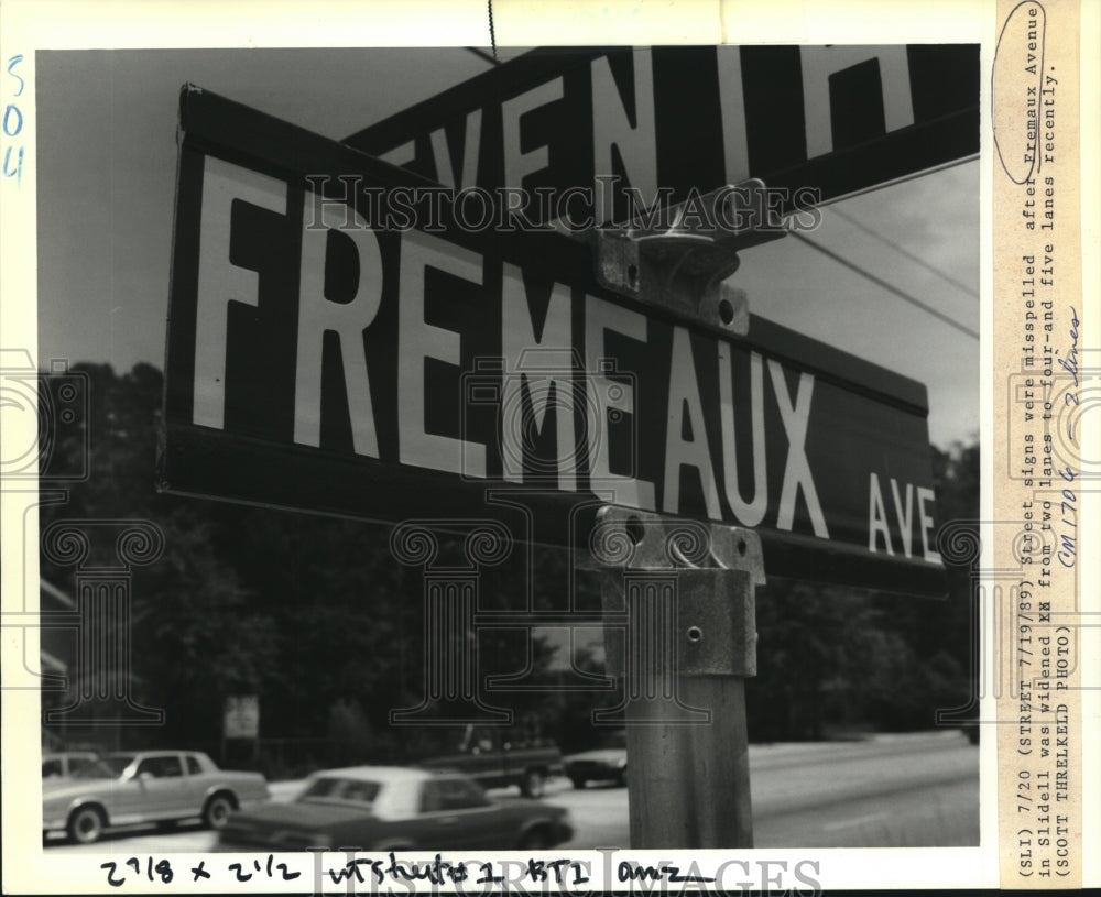 1989 Press Photo Fremaux Avenue street sign misspelled after road widened - Historic Images