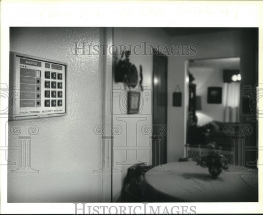 1991 Press Photo Electronic Security Services, Control Pad turn alarm on & off - Historic Images