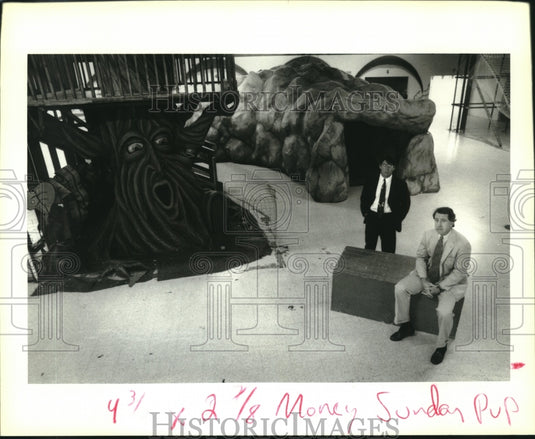 1992 Press Photo Steve Smith and Archie Manning at the old Kid's Playhouse - Historic Images