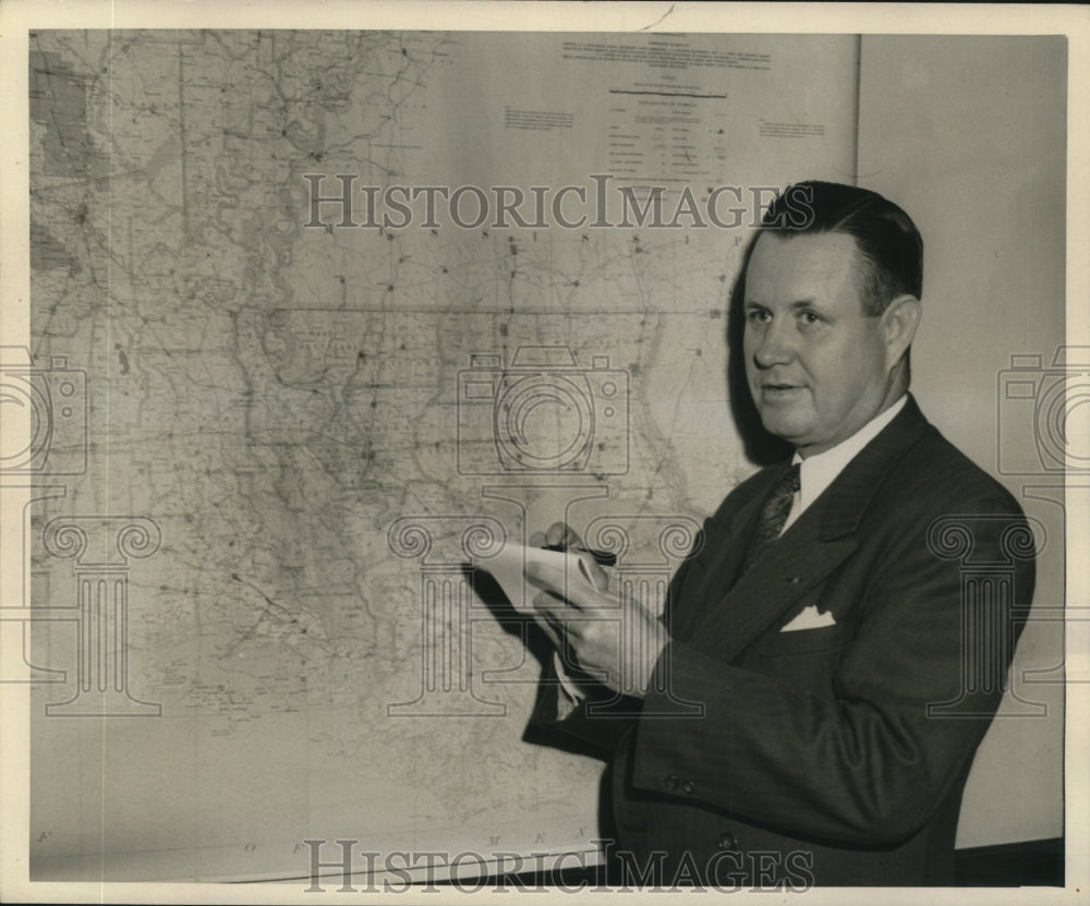 1946 Press Photo Colonel P. A Frye with map takes over as Highway Director - Historic Images