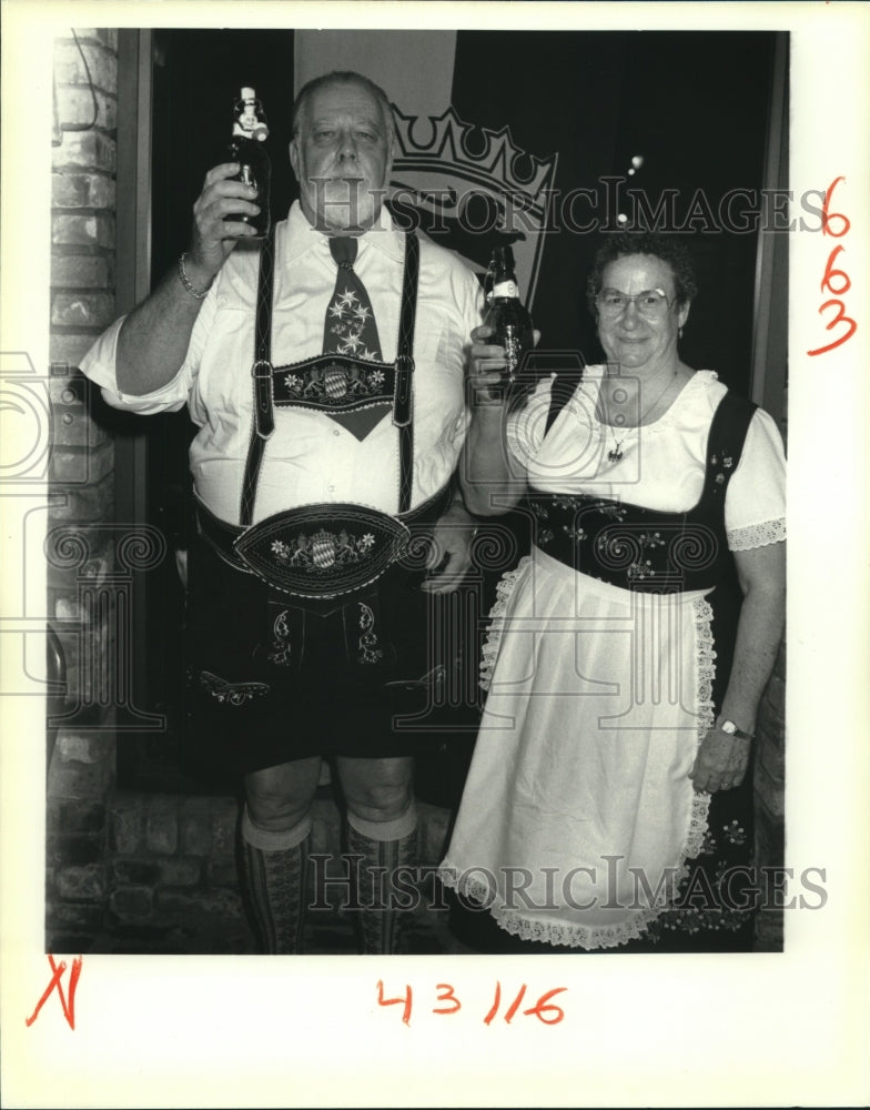 1988 Press Photo Les and Carol Hopper at German Fest in Gretna at Red Maple - Historic Images