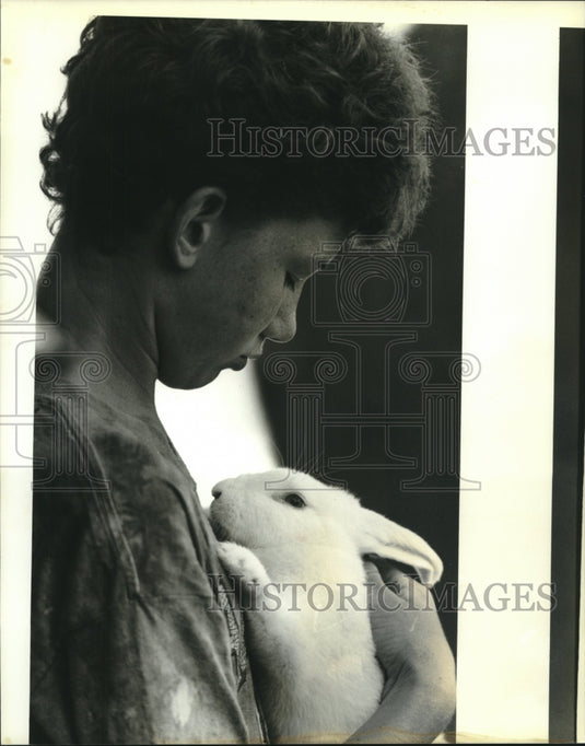 1989 Press Photo Jason Grass holds a rabbit-his grandfather has a small mini-zoo - Historic Images