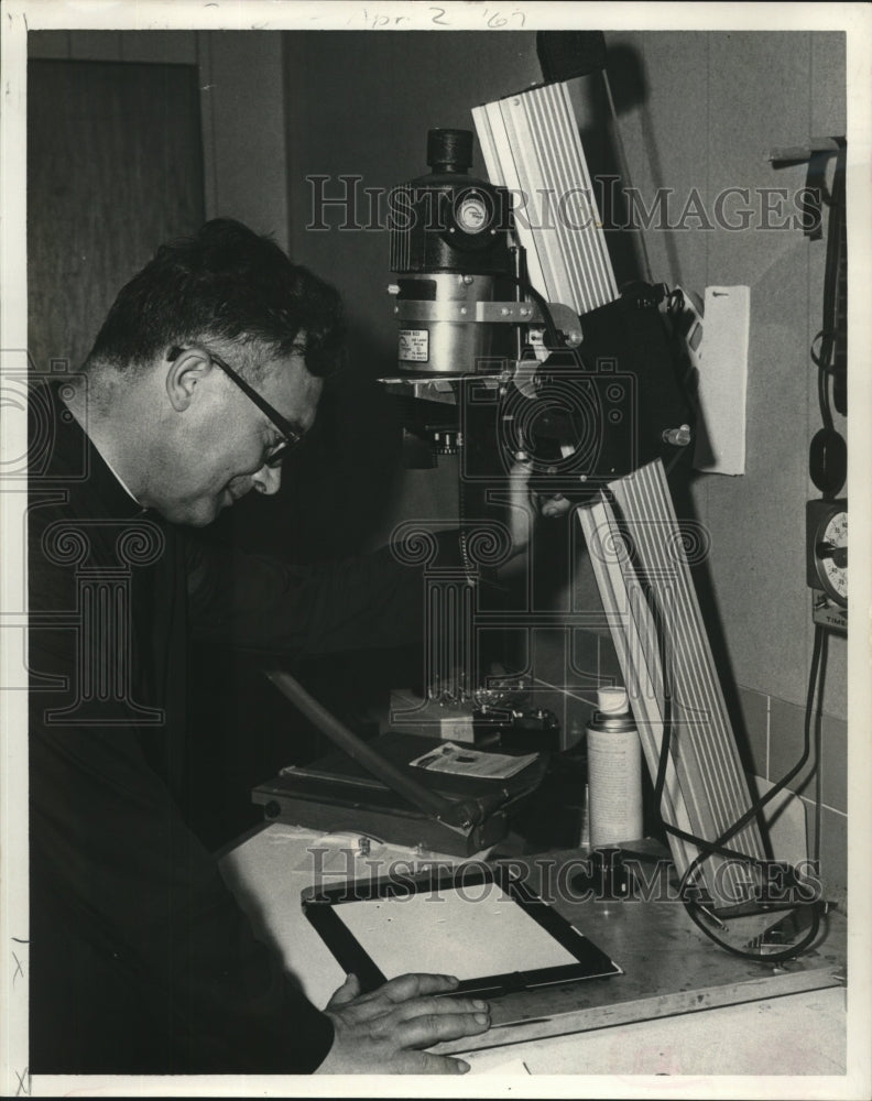 1967 Press Photo Reverend Photography, Reverend John Engbers favorite pastimes - Historic Images