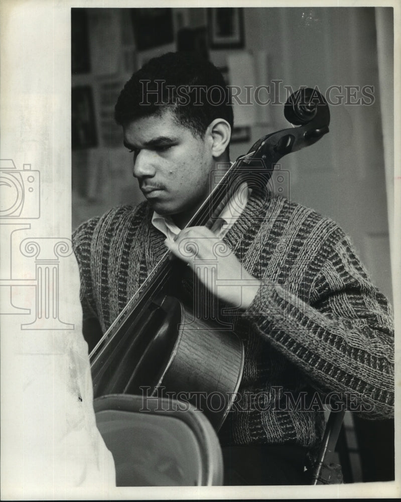 1968 Press Photo William David Green playing cello in a 35-member orchestra - Historic Images