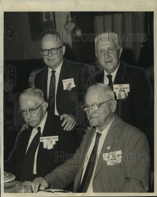 1969 Press Photo Warren Easton Boys' High Reunion, Class of 1924 at Ruffino's - Historic Images