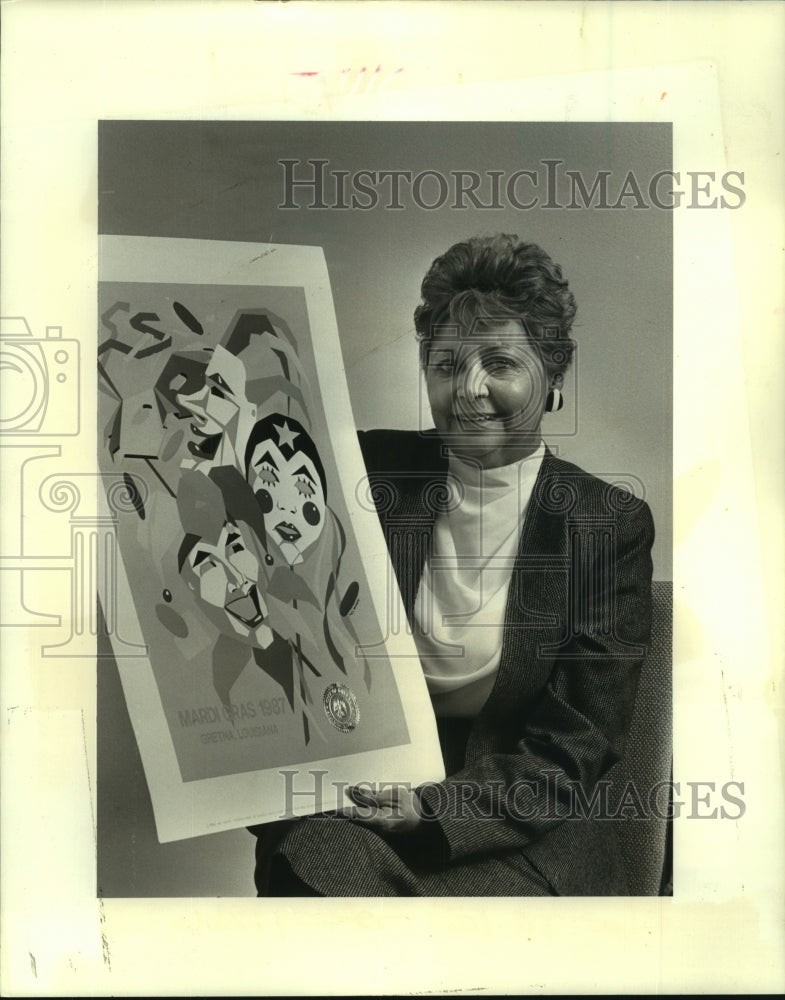 1987 Press Photo Art - Edna Guccione with 1987 Mardi Gras Poster for Gretna - Historic Images