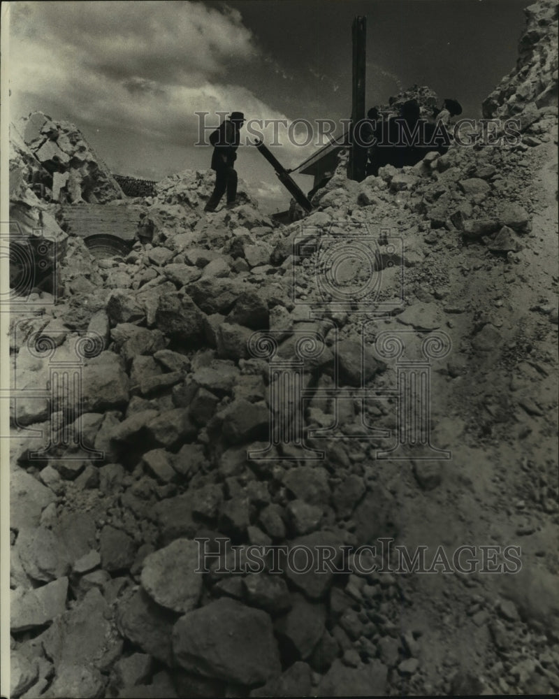 1976 Press Photo Landslides at Guatemala - nob21697 - Historic Images