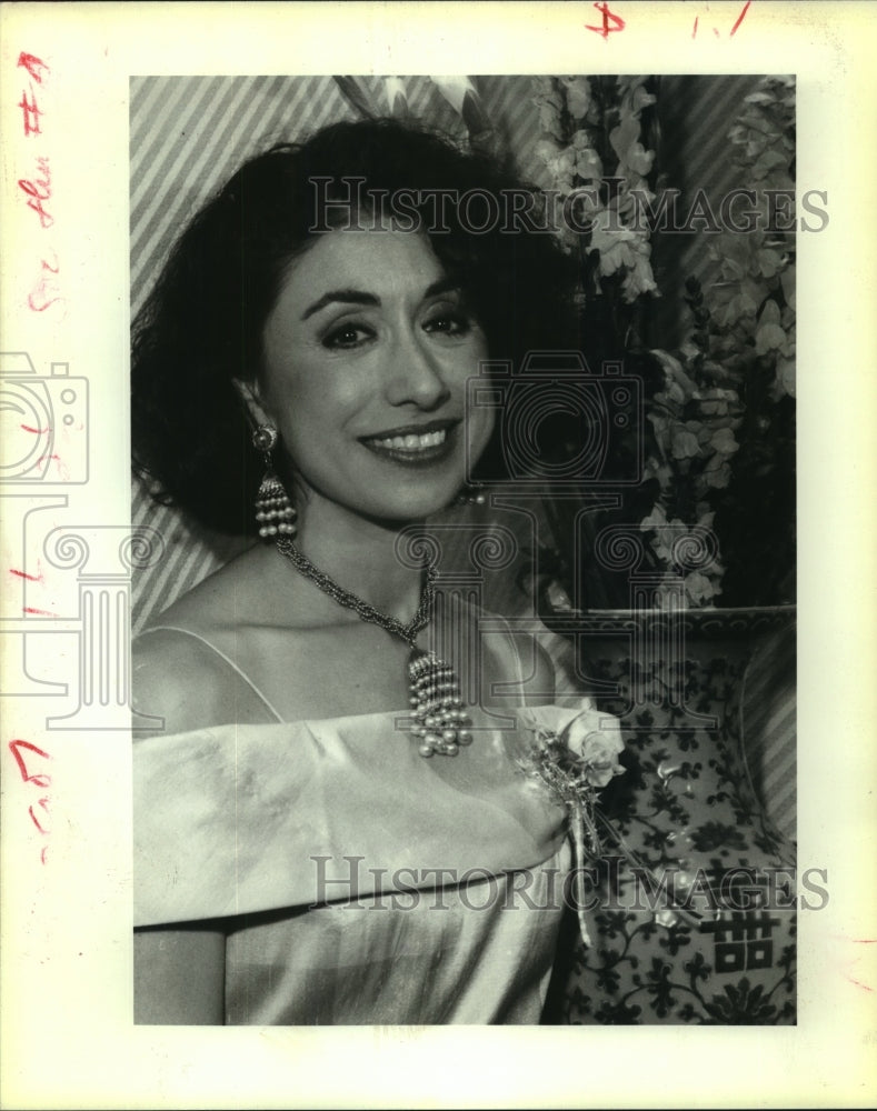 1992 Press Photo Pam Guarisco in Formal Dress - Historic Images