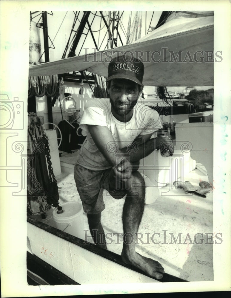 1992 Press Photo Ralph Guidry of Leeville talks about shrimp business struggle - Historic Images