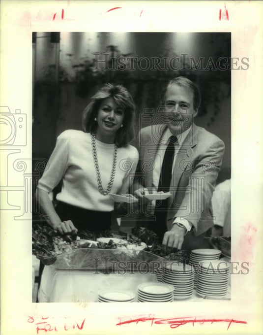 1988 Press Photo Carolyn Guidry with Charles Hamilton at a fundraiser. - Historic Images