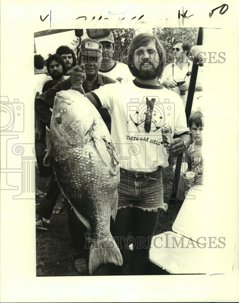 1978 Press Photo Fishing Rodeo Winner Phil Guilbean Displays Winning Fish - Historic Images