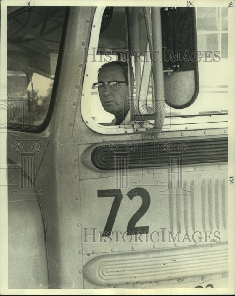 1960 Press Photo Brother Pete Grafeagnino drives school bus &amp; works at bank - Historic Images