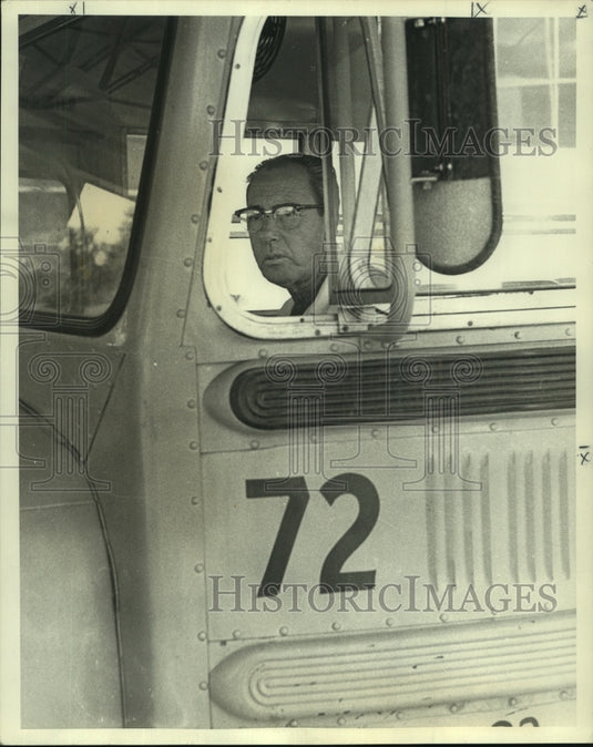 1960 Press Photo Brother Pete Grafeagnino drives school bus & works at bank - Historic Images