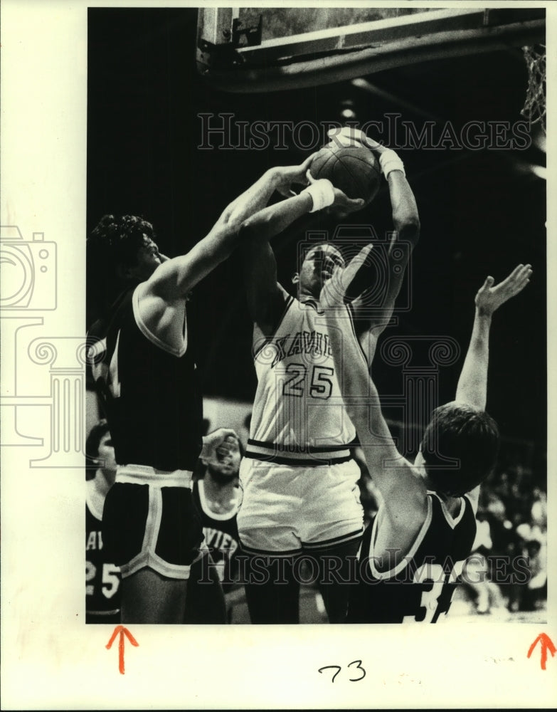 1982 Press Photo Senior Clifton Gullett powers Xavier victory with 25 points - Historic Images