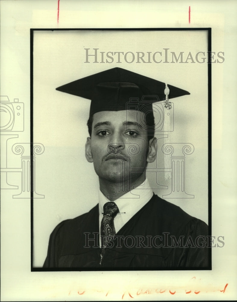 1988 Press Photo Jeffrey Guillmette, Summa cum laude graduate- Xavier University - Historic Images