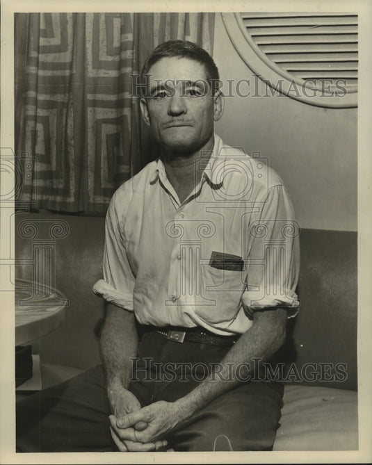 1961 Press Photo Cirilo Guerra, Cuban refugee at U.S. Port of Embarkation - Historic Images