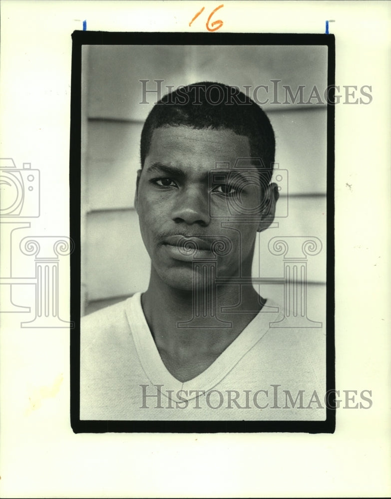 1985 Press Photo Allen Guajardo, Basketball player, at Xavier Gym - nob22079 - Historic Images