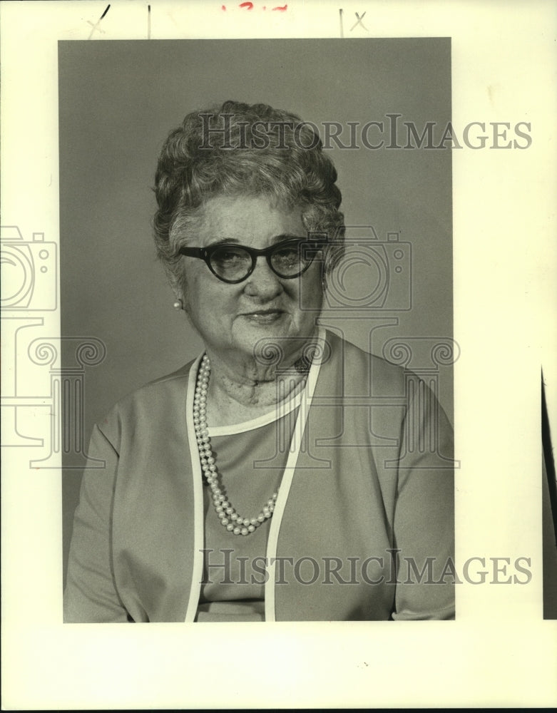 1984 Press Photo Mrs. Alfred H. Green, president of Green Lawn Garden Guild - Historic Images