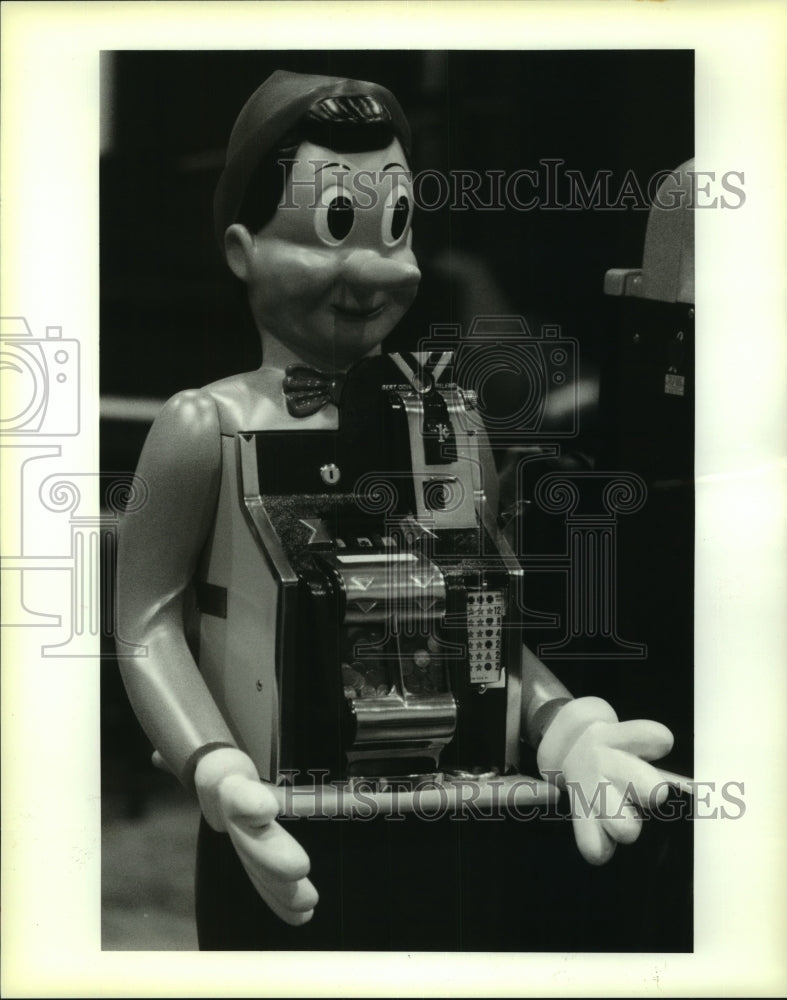 1994 Press Photo Pinocchio slot machine on display at Great American Slot Expo - Historic Images