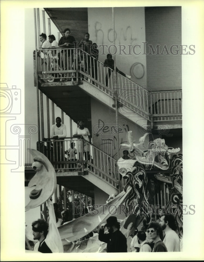 1988 Press Photo Great Louisiana Toxics Protest March passing Fisher Housing - Historic Images