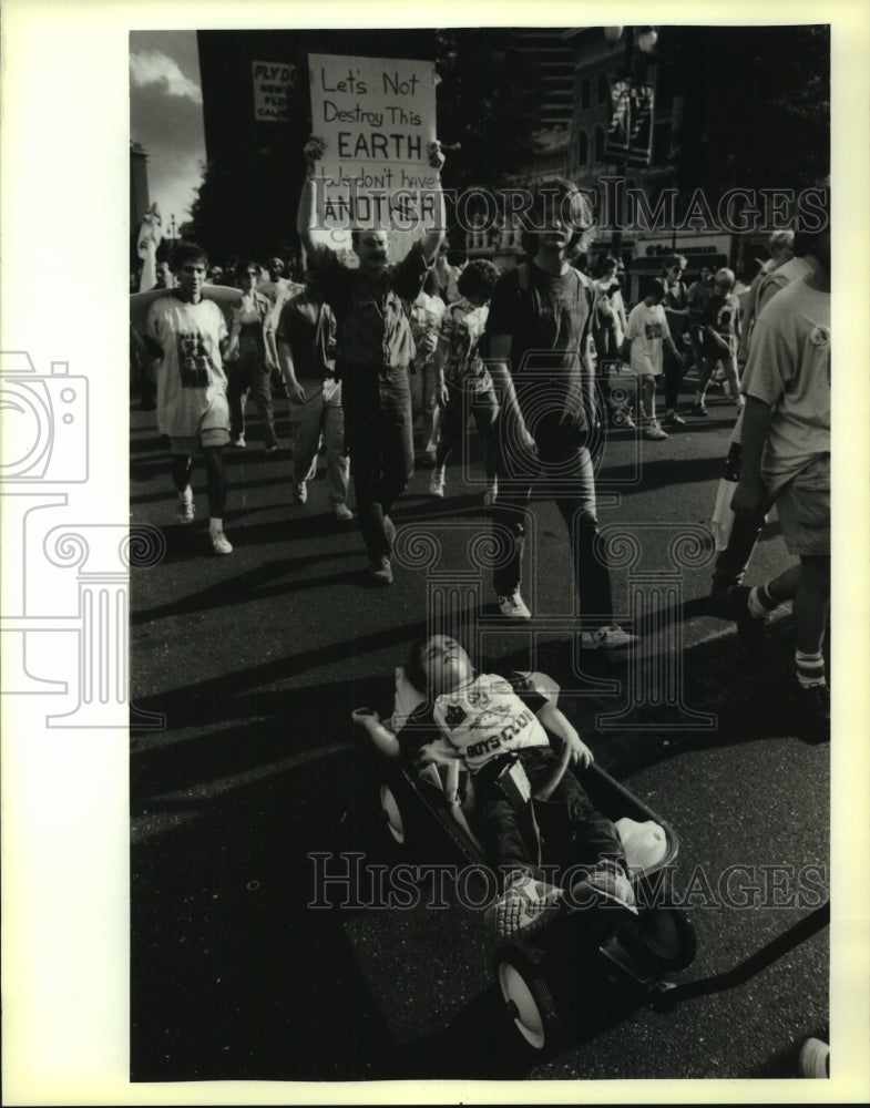 1988 Press Photo Denise &amp; son Dylan Maxwell at Great Louisiana Toxics March - Historic Images