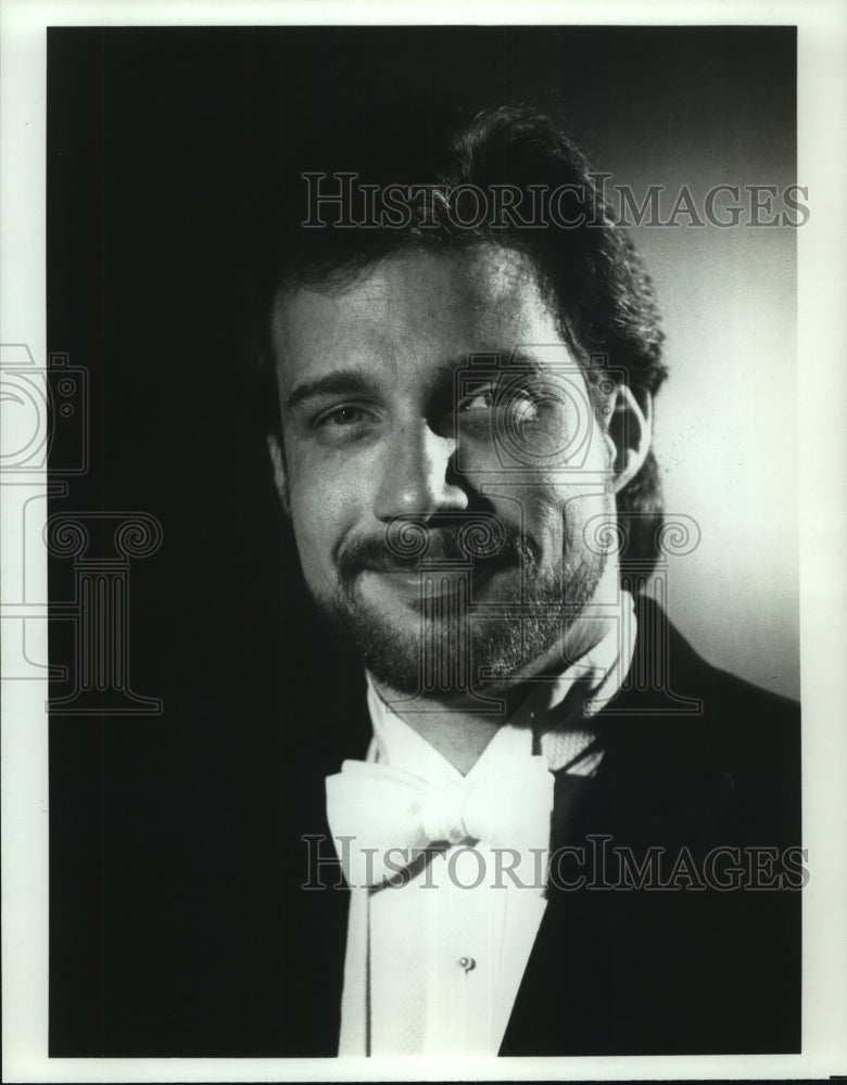 1998 Press Photo Conductor J. Ernest Green, will conduct Lloyd Webber Concert. - Historic Images